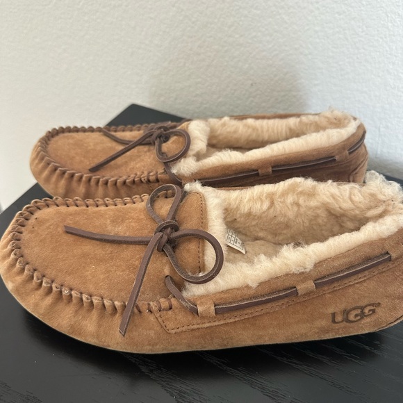 UGG Sheepskin Lined Moccasin - Picture 1 of 3